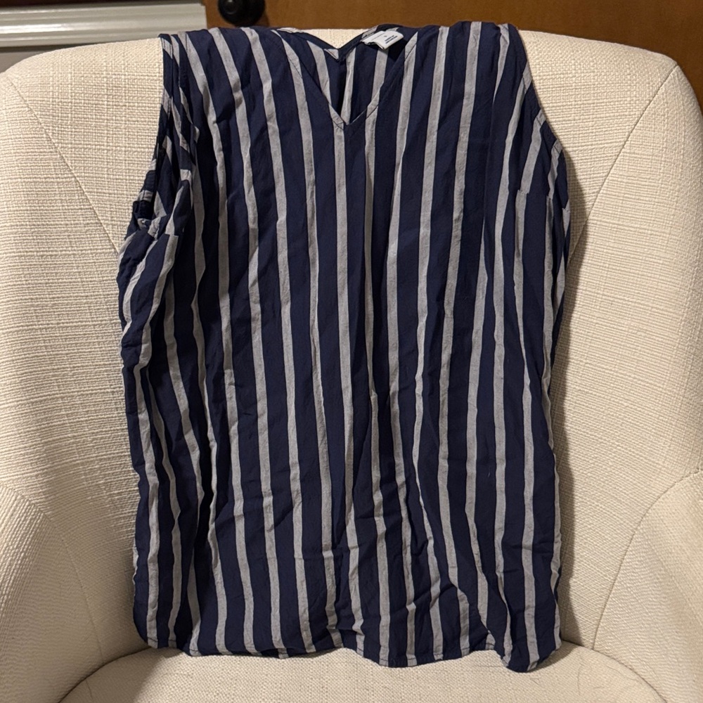 Old Navy Navy and Grey V-Neck Top
